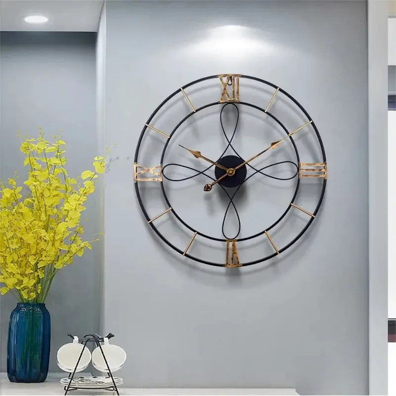 Wandklok metaal zwart goud, industrieel design