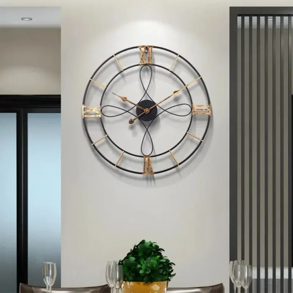 Wandklok metaal zwart goud, industrieel design