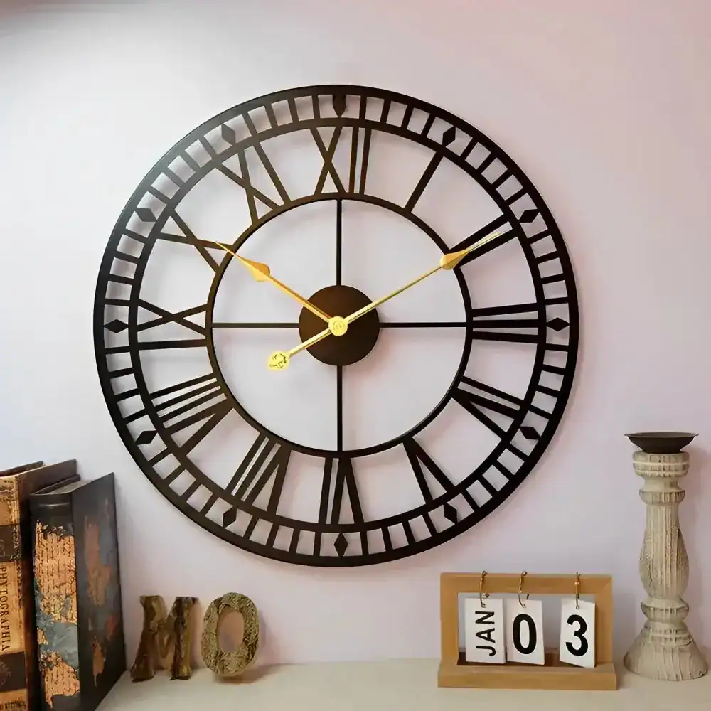 Industriële retro vintage wandklok, met gouden en zwarte wijzers, foto 2