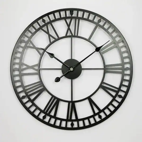 Industriële retro vintage wandklok, met gouden en zwarte wijzers, foto 3