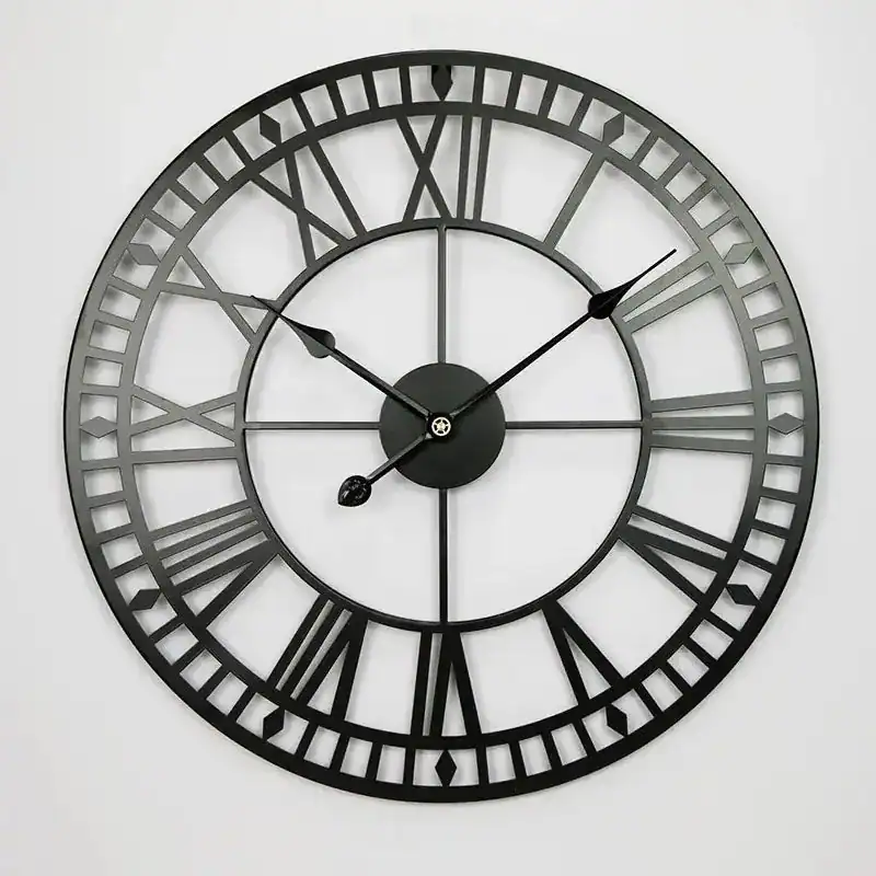Industriële retro vintage wandklok, met gouden en zwarte wijzers, foto 3