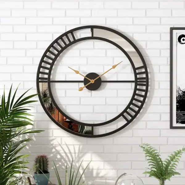 Industriële wandklokken, in zwart en goud, foto 2
