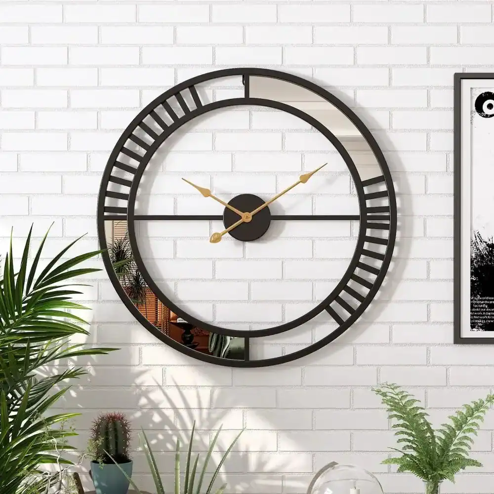 Industriële wandklokken, in zwart en goud, foto 2