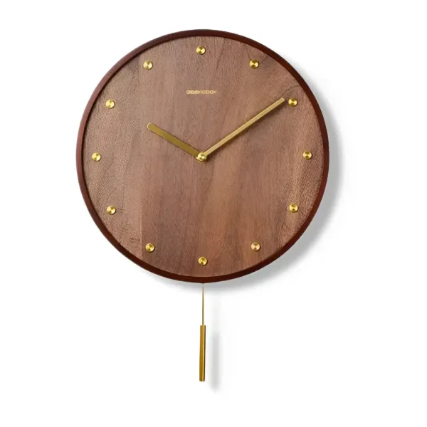 Moderne wandklok met slinger, eigentijds design