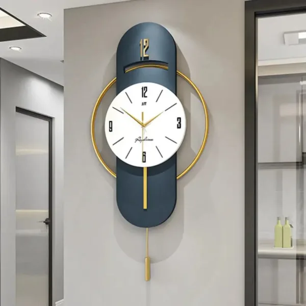 Design wandklok met slinger, verschillende maten