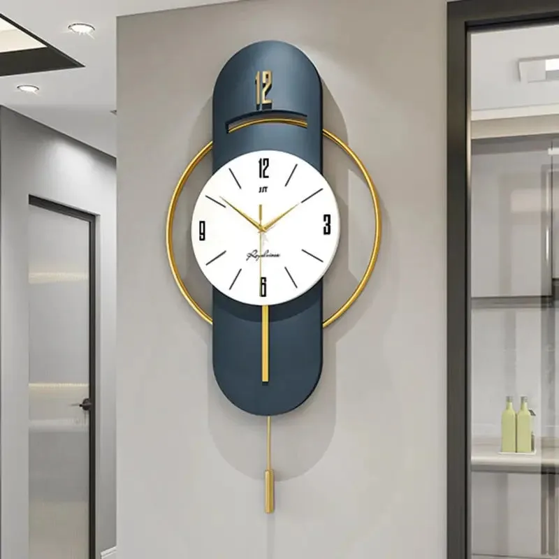 Design wandklok met slinger, verschillende maten