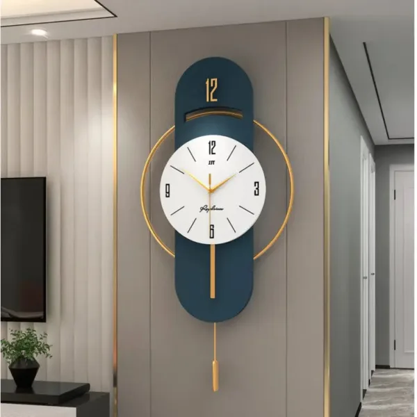 Design wandklok met slinger, verschillende maten