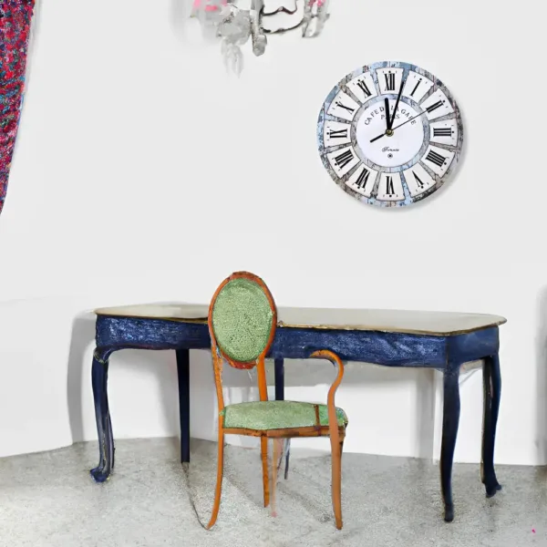 Kleine vintage wandklok met Romeinse cijfers