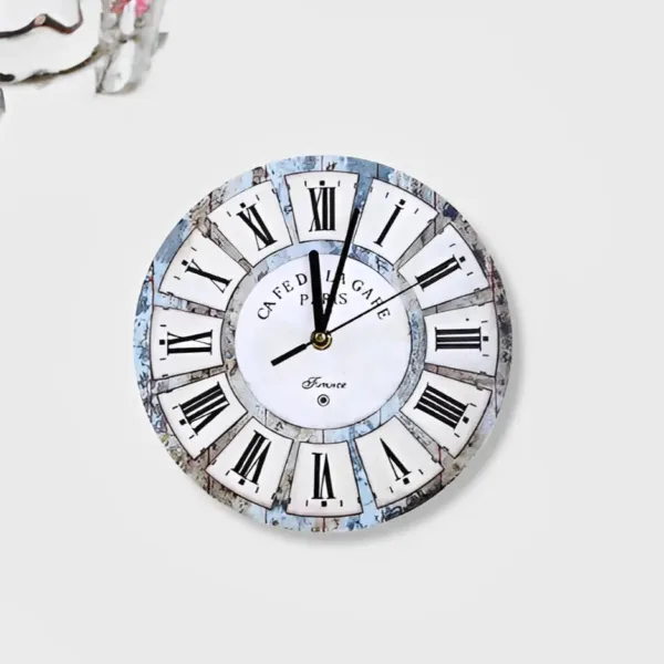 Kleine vintage wandklok met Romeinse cijfers