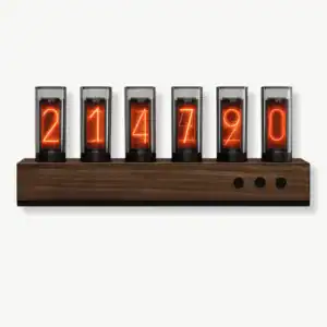 Vintage houten wandklok in zilver, rood of zwart