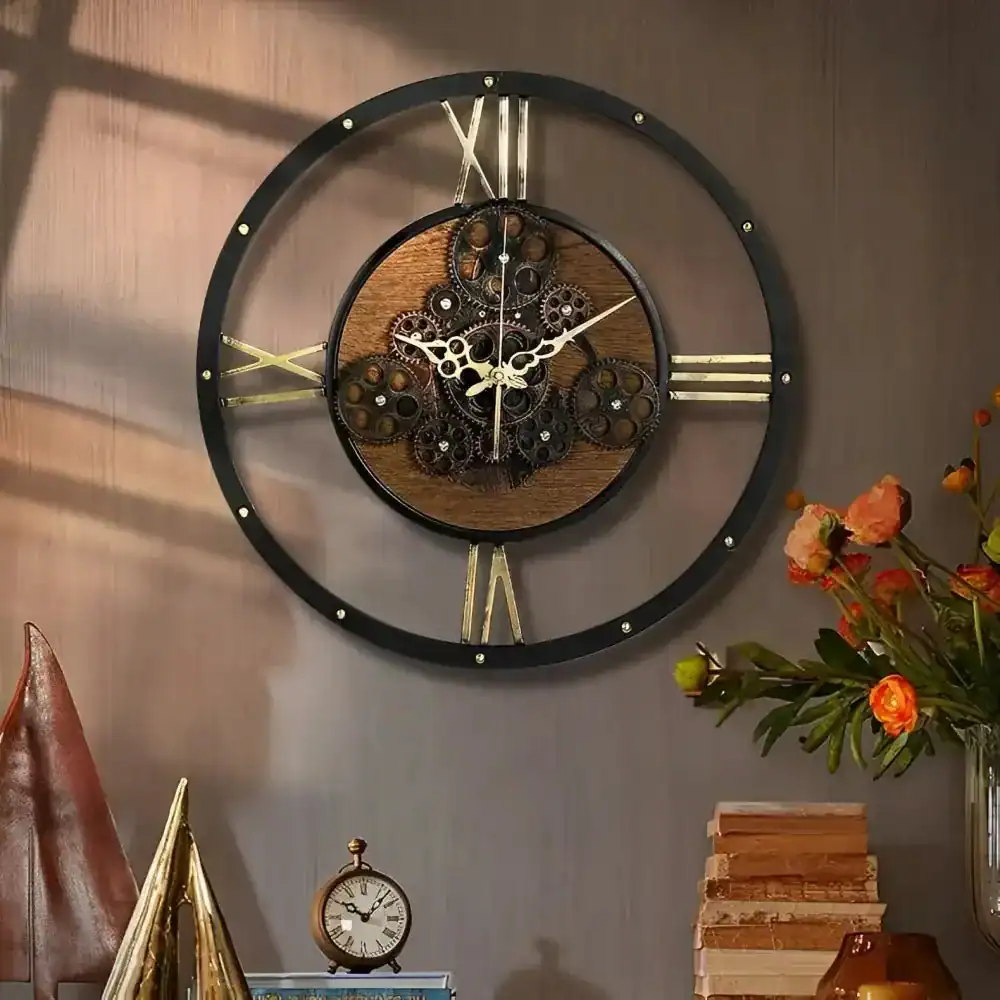 Vintage wandklok, zwart en hout met tandwielen, foto 2