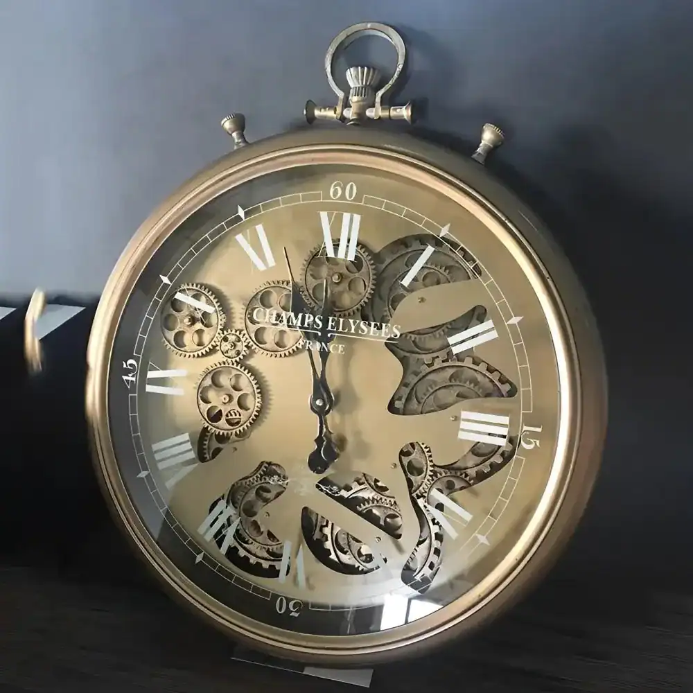 Wandklok in de vorm van een zakhorloge, foto 2