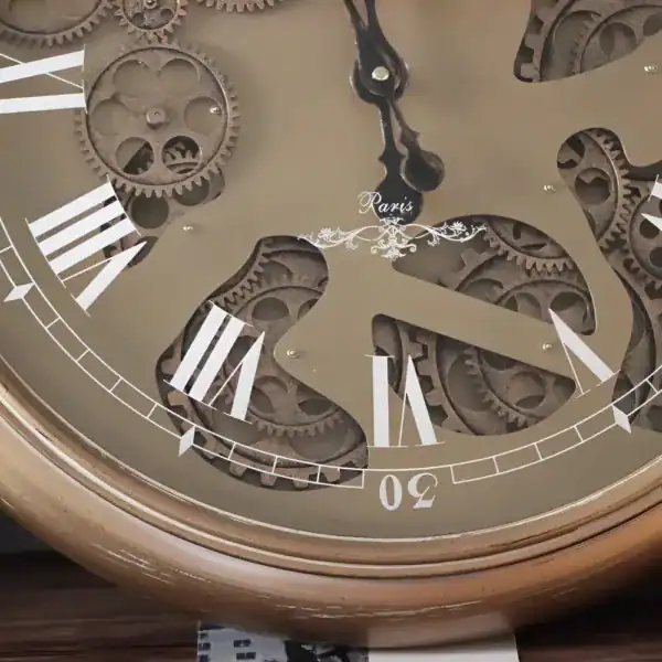 Wandklok in de vorm van een zakhorloge, foto 3