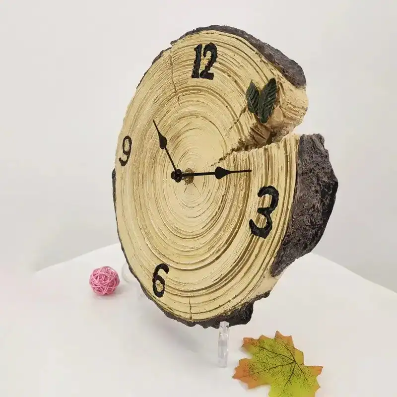 Wandklok in houtlook retro, in de vorm van een boomstam, foto 3