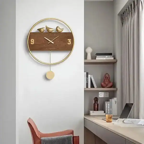 Wandklok met gouden vogels en slinger, notenhout, foto 6