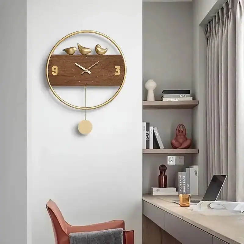 Wandklok met gouden vogels en slinger, notenhout, foto 6