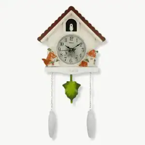 Wandklok met slinger en slagwerk, koekoeksklok met pendule