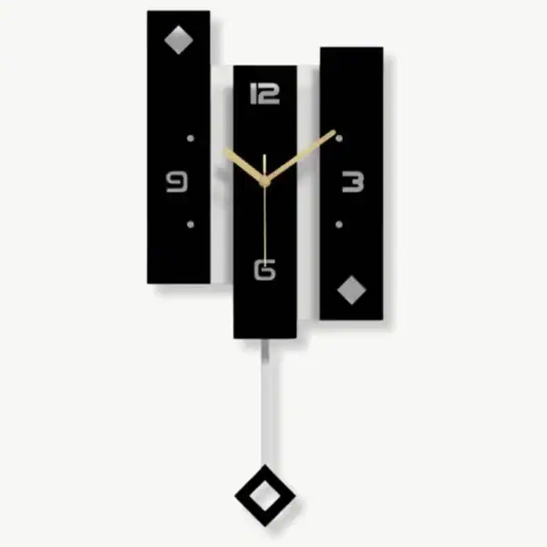 Wandklok met slinger, modern in drie panelen