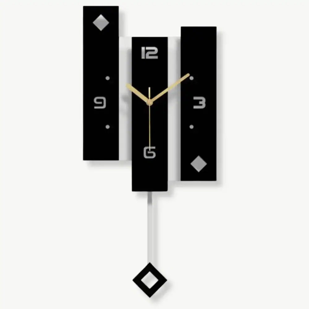 Wandklok met slinger, modern in drie panelen