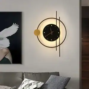 Wandlamp met geïntegreerde klok, zwart of goud