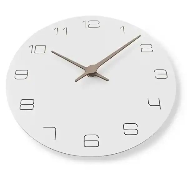 Witte houten wandklok, strak en modern, foto 7