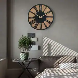 Zwart houten wandklok Romeinse cijfers, metaal en hout
